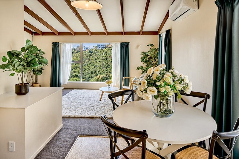 34A Colchester Crescent, Newlands, Wellington - Carousel 1