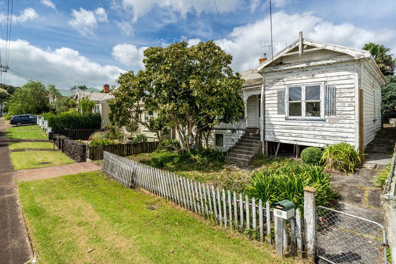 19 St Leonards Road, Devonport, Auckland - Carousel 1