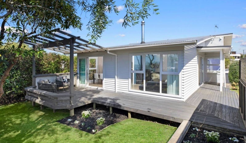 15 Elstree Avenue, Glen Innes, Auckland - Carousel 1