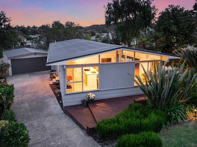 68 Lantana Road, Green Bay, Auckland - Carousel 2