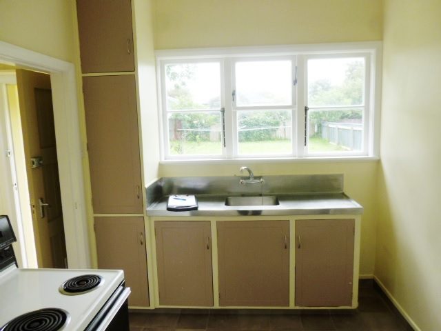 35 Ihle Street, Terrace End, Palmerston North - Carousel 2