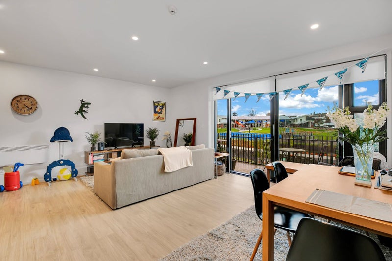 102/10 Awataha Drive, Northcote, Auckland - Carousel 2