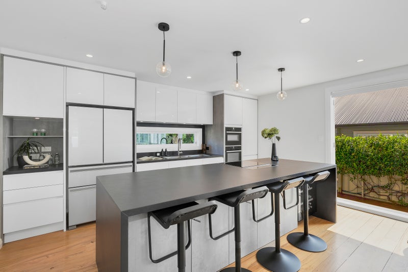 6 Walford Road, Point Chevalier, Auckland - Carousel 1