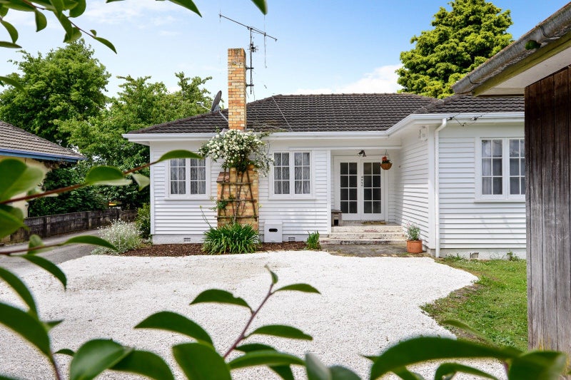 342 Peachgrove Road, Fairfield, Hamilton - Carousel 1