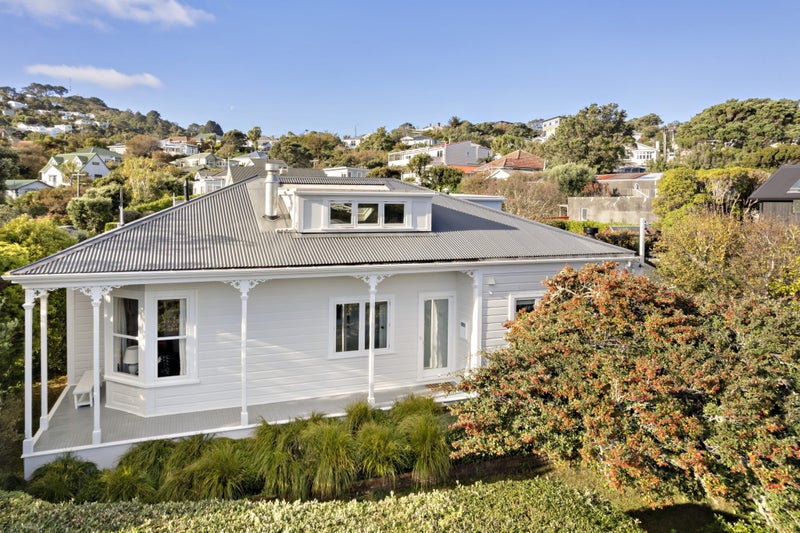 17 West Road, Northland, Wellington - Carousel 2