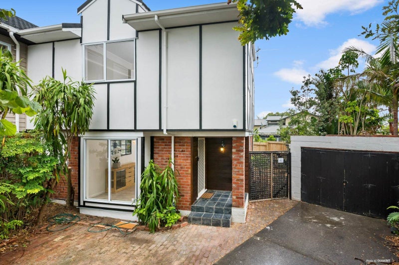 2/5 Stanley Avenue, Milford, Auckland - Carousel 1