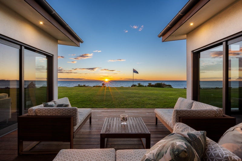 10 Mer Place, Bay View, Napier - Carousel 1