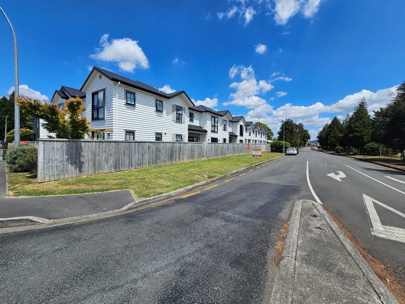 6/135 Silverdale Road, Silverdale, Hamilton - Carousel 1