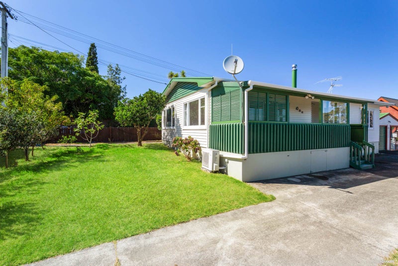 1/24 Kaipatiki Road, Glenfield, Auckland - Carousel 1