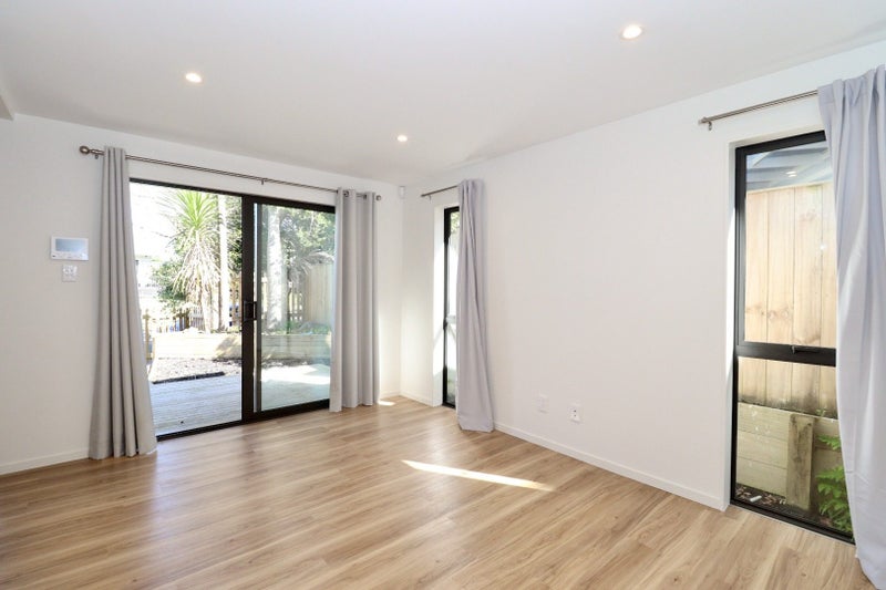 7D Pinehurst Place, Wattle Downs, Auckland - Carousel 2