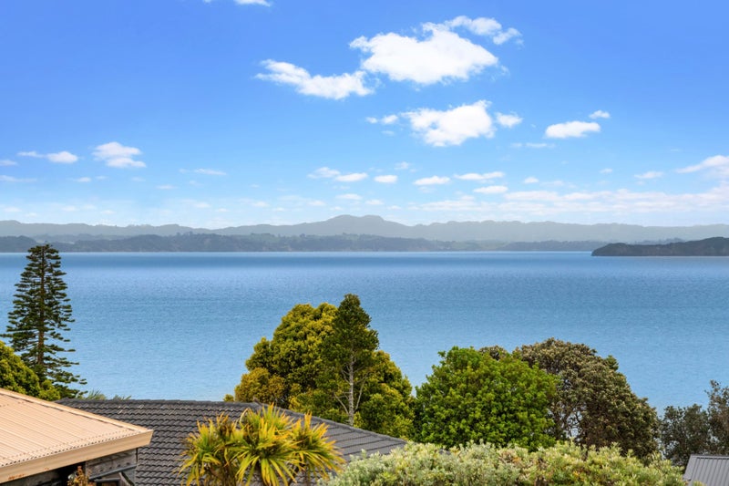 1404 Whangaparaoa Road, Army Bay, Whangaparaoa - Carousel 1