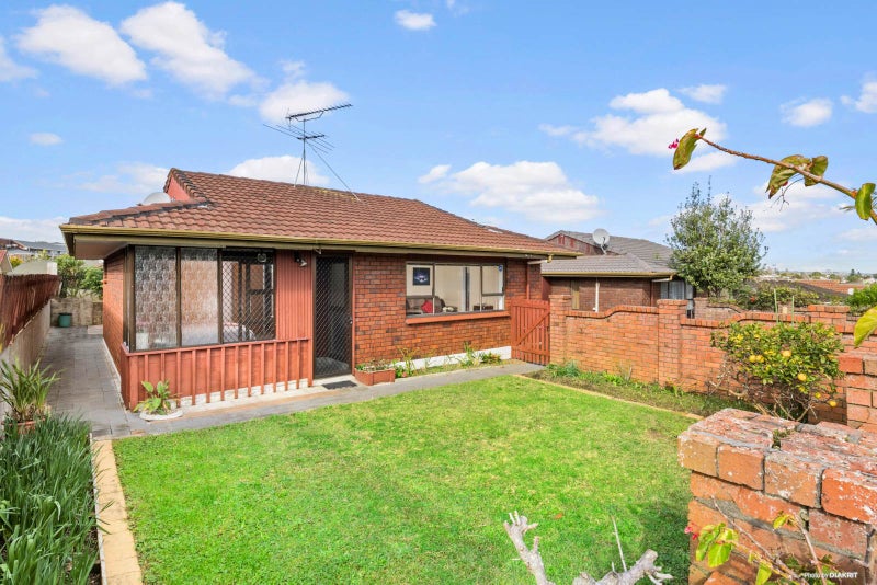 1/54 Wellington Street, Howick, Auckland - Carousel 2