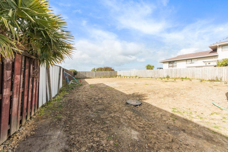 15A Ashbourne Place, Glendene, Auckland - Carousel 2