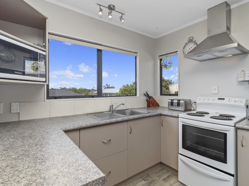 17B Manson Street, Gate Pa, Tauranga - Carousel 1