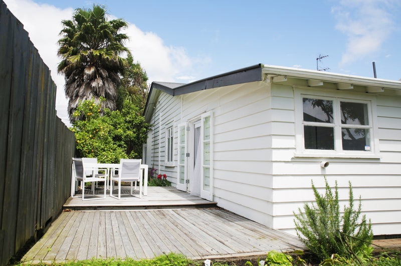 1/15 Graham Road, Conifer Grove, Takanini - Carousel 14