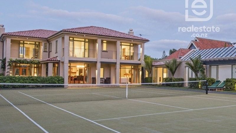 11 Maungakiekie Avenue, Greenlane, Auckland - Carousel 1