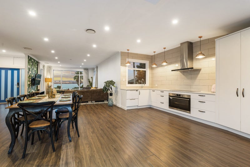 4 Fenton Terrace, Cockle Bay, Auckland - Carousel 2