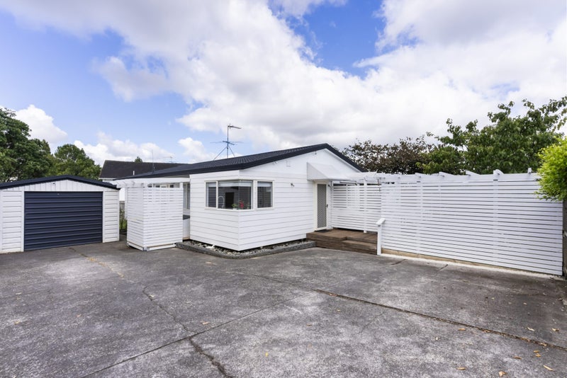 2/56 Rodney Street, Howick, Auckland - Carousel 1