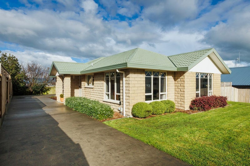 24 Logan Way, Kelvin Grove, Palmerston North - Carousel 1