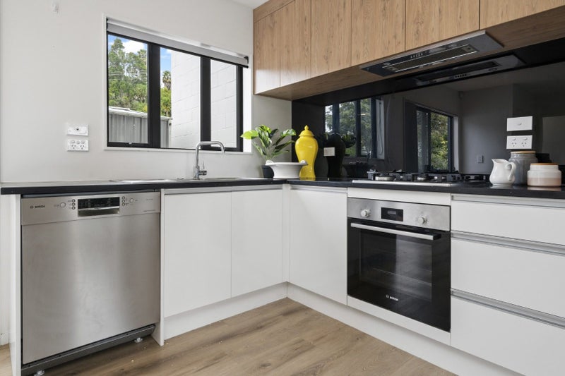 17B Seymour Road, Sunnyvale, Auckland - Carousel 1