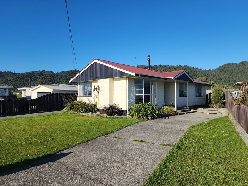 100 Domett Esplanade, Cobden, Greymouth - Carousel 1