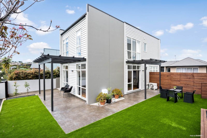 109 Fernhill Way, Oteha, Auckland - Carousel 1