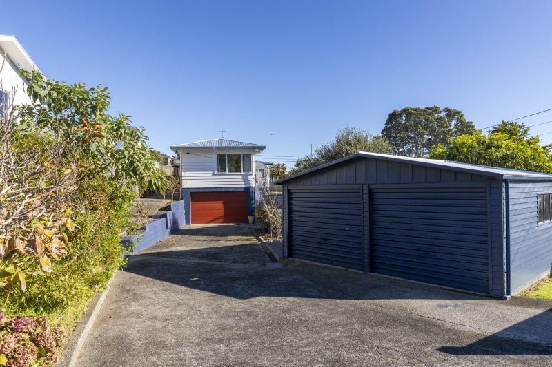 52 Queens Road, Glen Avon, New Plymouth - Carousel 1
