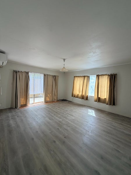 1/28 Don Croot Street, Western Springs, Auckland - Carousel 2