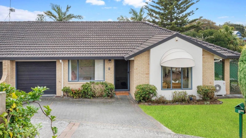 8 Copplestone Place, New Lynn, Auckland - Carousel 1