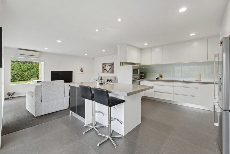 6 Perendale Close, Somerville, Manukau - Carousel 1