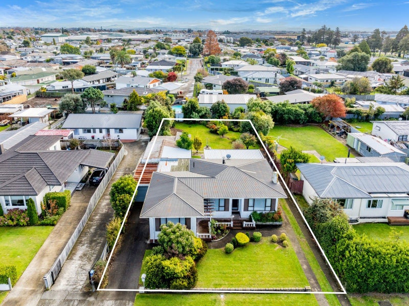 1412 Woodstock Avenue, Mayfair, Hastings - Carousel 2