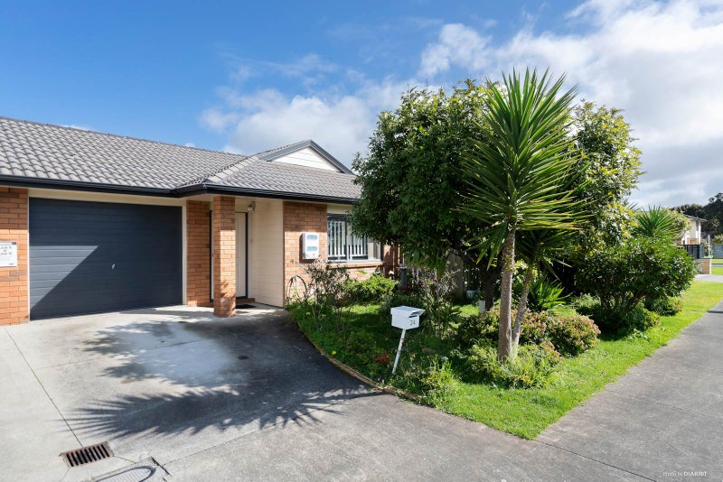 24 Ceasar Place, Favona, Auckland - Carousel 1