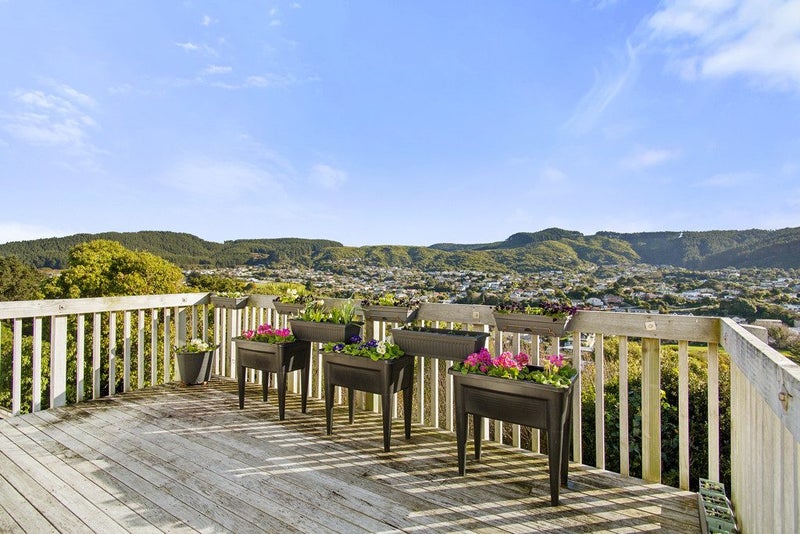 22A Bartlett Grove, Tawa, Wellington - Carousel 1