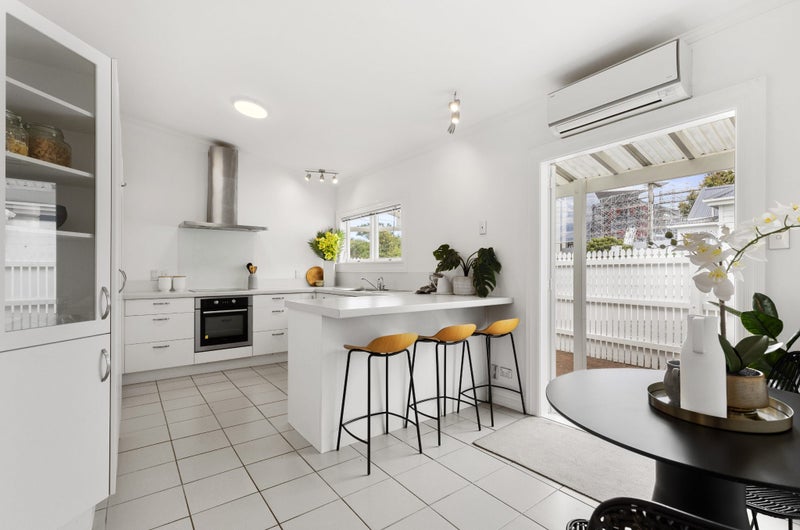 33 Kowhai Street, Mount Eden, Auckland - Carousel 2