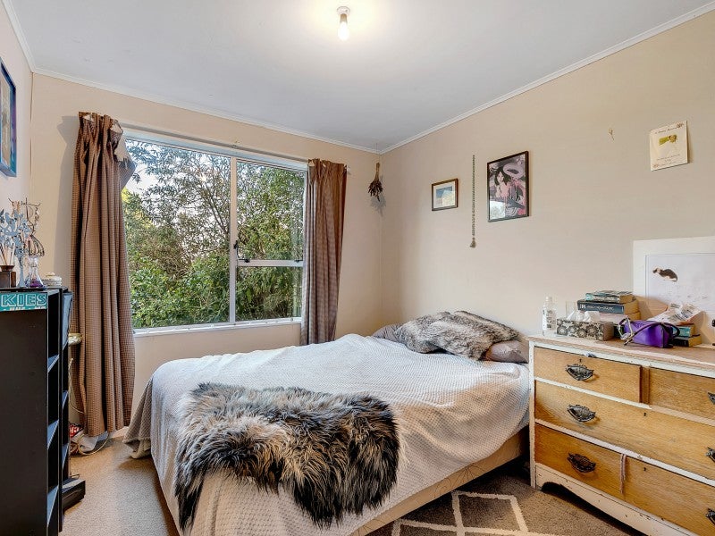 15A Colchester Crescent, Newlands, Wellington - Carousel 9