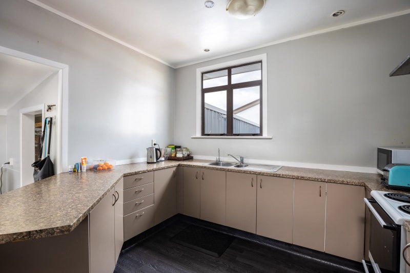 10 Miranda Street, Stratford - Carousel 1