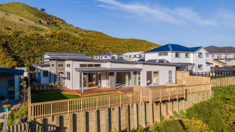 39 Farnworth Terrace, Churton Park, Wellington - Carousel 1