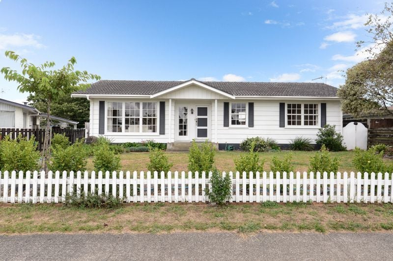 4 Ashurst Avenue, Pukete, Hamilton - Carousel 1