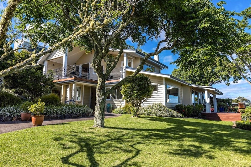 44 Queens Drive, Oneroa, Waiheke Island - Carousel 1