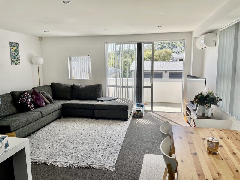 4/12 Agra Crescent, Khandallah, Wellington - Carousel 2