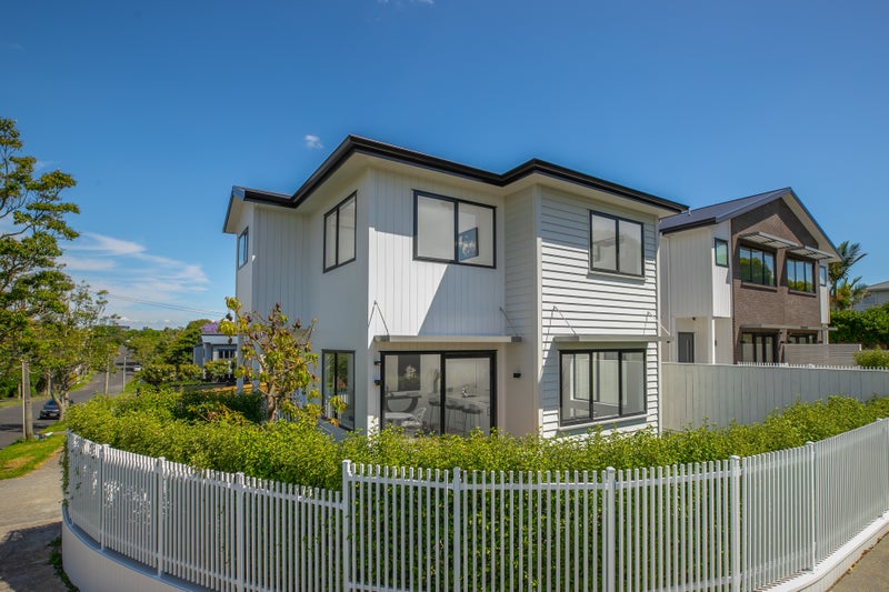 82 Walmer Road, Point Chevalier, Auckland - Carousel 1