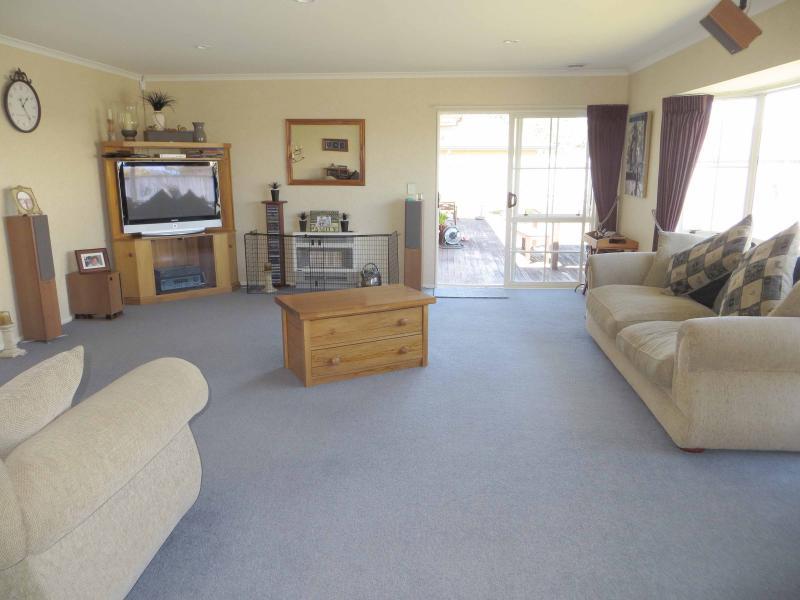 17 Parnell Heights Drive, Kelvin Grove, Palmerston North - Carousel 2
