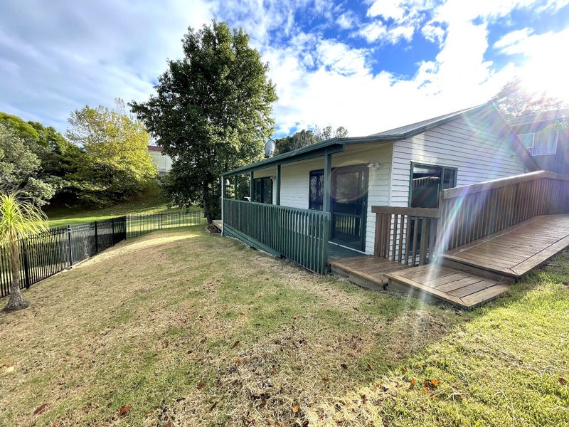 15 Dalwhinnie Parade, Highland Park, Auckland - Carousel 2