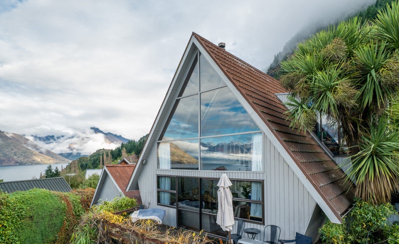 53 Arawata Terrace, Sunshine Bay, Queenstown - Carousel 1