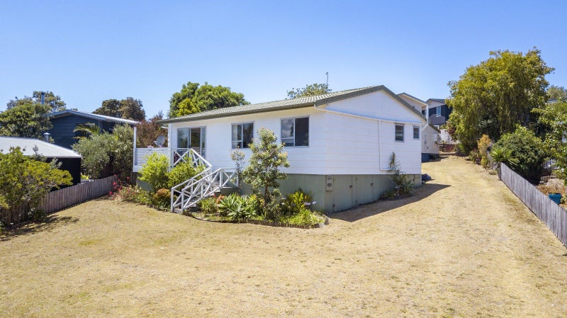 4 Pioneer Crescent, Warkworth - Carousel 1