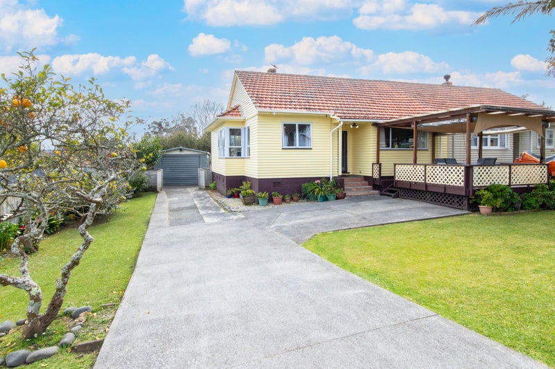 71 Premier Avenue, Point Chevalier, Auckland - Carousel 1