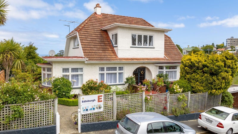 24 Henry Street, Maori Hill, Dunedin - Carousel 1