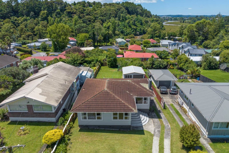 16 Huruhuru Road, Massey, Auckland - Carousel 2