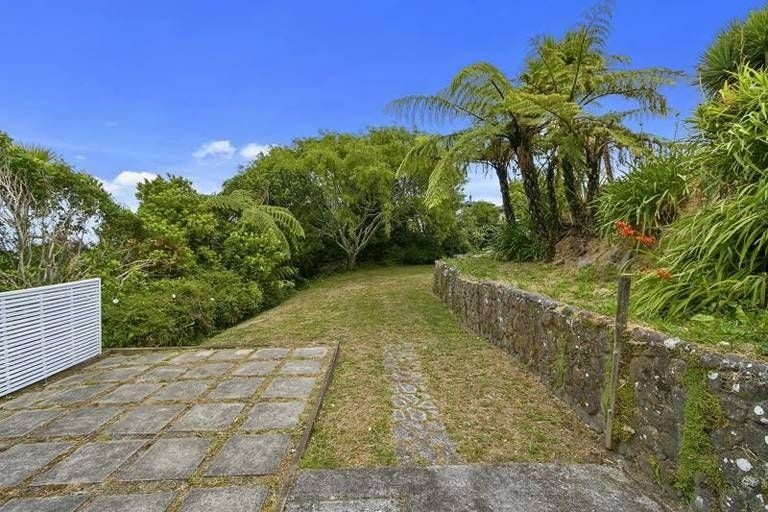 101 Normandale Road, Normandale, Lower Hutt - Carousel 14