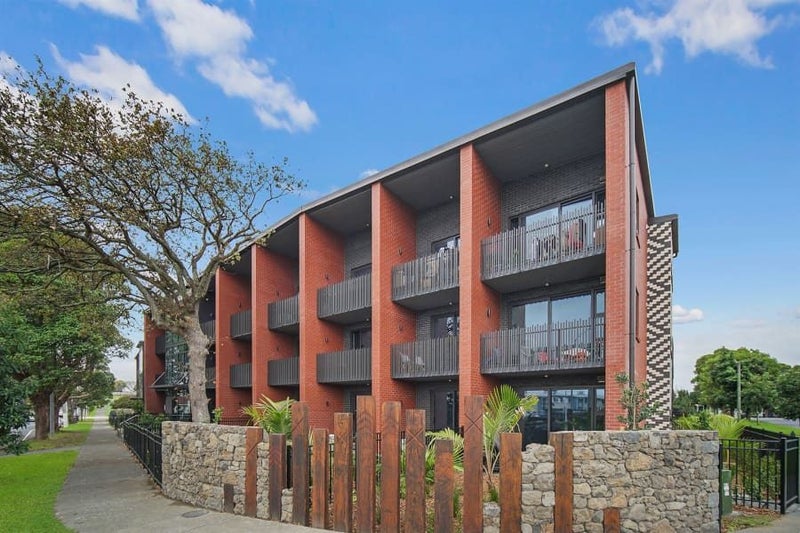 103/7B Hinaki Street, Point England, Auckland - Carousel 1